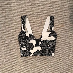 BLACK AND WHITE EXPRESS CROP TOP ⚫️⚪️